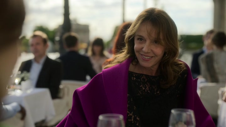Emily_in_Paris_S02E01_WEBRip_x264-ION10_1040.jpg