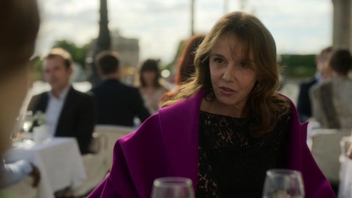 Emily_in_Paris_S02E01_WEBRip_x264-ION10_1041.jpg