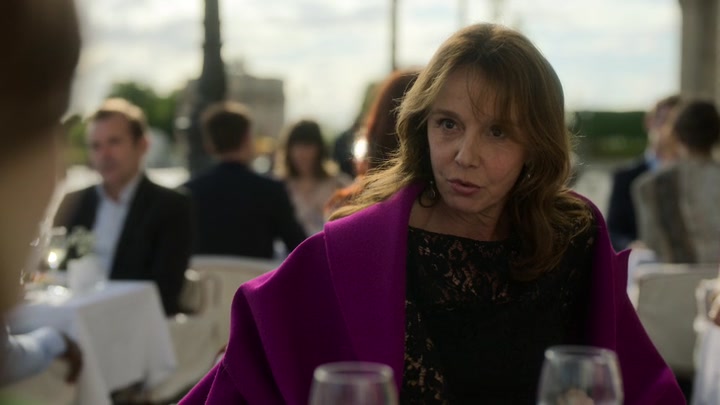 Emily_in_Paris_S02E01_WEBRip_x264-ION10_1042.jpg