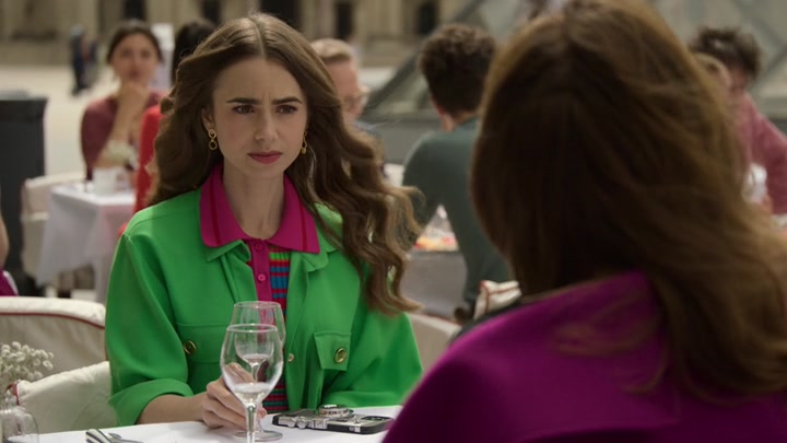 Emily_in_Paris_S02E01_WEBRip_x264-ION10_1044.jpg