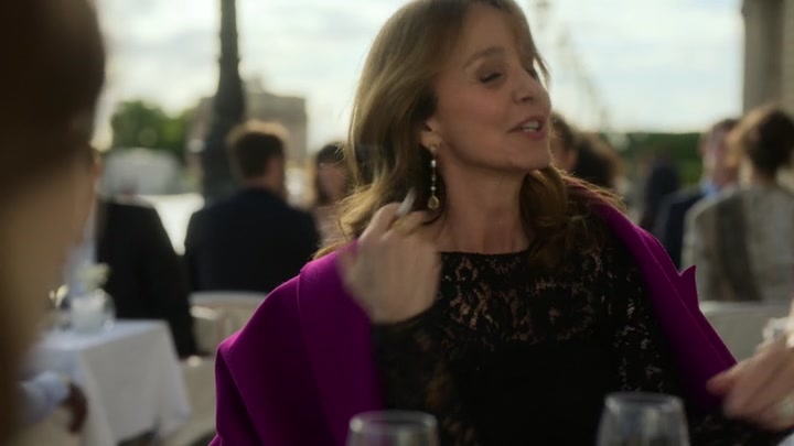 Emily_in_Paris_S02E01_WEBRip_x264-ION10_1050.jpg