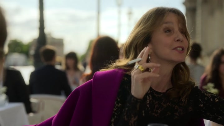 Emily_in_Paris_S02E01_WEBRip_x264-ION10_1052.jpg