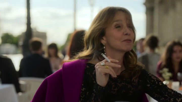 Emily_in_Paris_S02E01_WEBRip_x264-ION10_1053.jpg