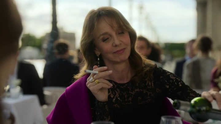 Emily_in_Paris_S02E01_WEBRip_x264-ION10_1055.jpg