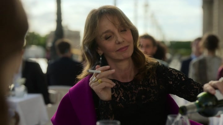 Emily_in_Paris_S02E01_WEBRip_x264-ION10_1056.jpg