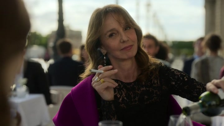 Emily_in_Paris_S02E01_WEBRip_x264-ION10_1057.jpg