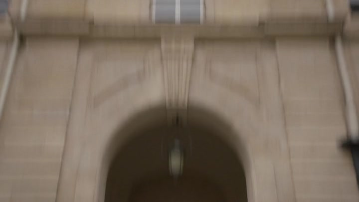 Emily_in_Paris_S02E01_WEBRip_x264-ION10_1062.jpg