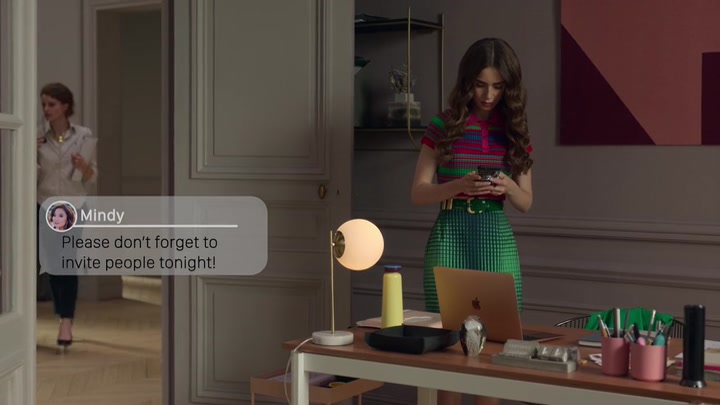 Emily_in_Paris_S02E01_WEBRip_x264-ION10_1069.jpg