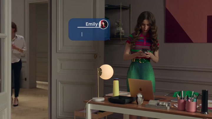Emily_in_Paris_S02E01_WEBRip_x264-ION10_1070.jpg