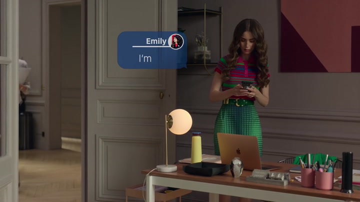 Emily_in_Paris_S02E01_WEBRip_x264-ION10_1071.jpg