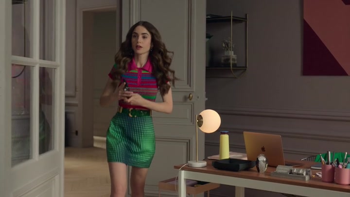 Emily_in_Paris_S02E01_WEBRip_x264-ION10_1076.jpg