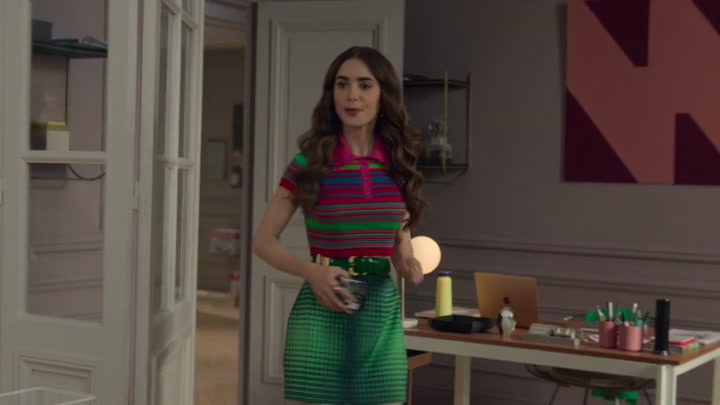 Emily_in_Paris_S02E01_WEBRip_x264-ION10_1078.jpg