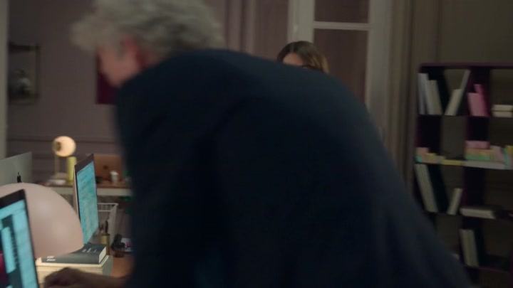 Emily_in_Paris_S02E01_WEBRip_x264-ION10_1081.jpg