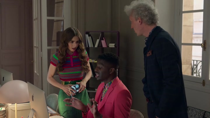Emily_in_Paris_S02E01_WEBRip_x264-ION10_1102.jpg