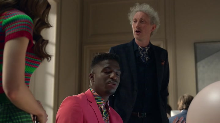 Emily_in_Paris_S02E01_WEBRip_x264-ION10_1103.jpg