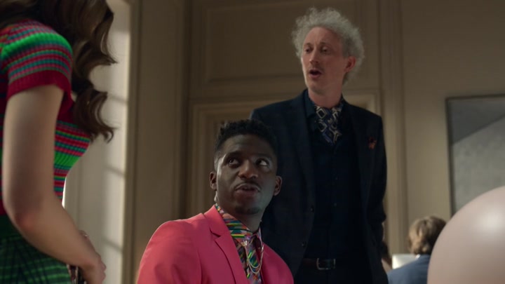 Emily_in_Paris_S02E01_WEBRip_x264-ION10_1105.jpg