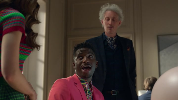 Emily_in_Paris_S02E01_WEBRip_x264-ION10_1109.jpg