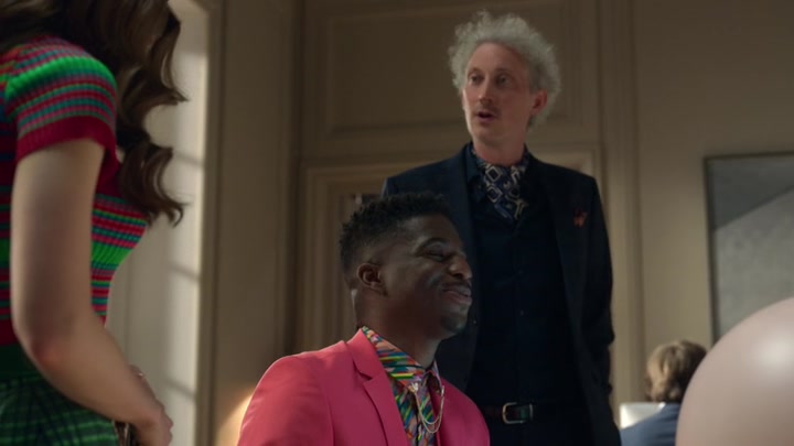 Emily_in_Paris_S02E01_WEBRip_x264-ION10_1111.jpg