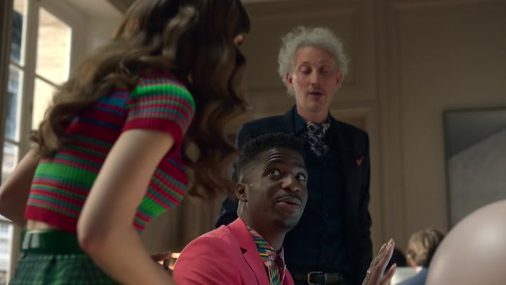 Emily_in_Paris_S02E01_WEBRip_x264-ION10_1114.jpg