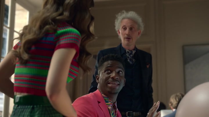 Emily_in_Paris_S02E01_WEBRip_x264-ION10_1115.jpg