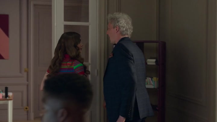 Emily_in_Paris_S02E01_WEBRip_x264-ION10_1120.jpg