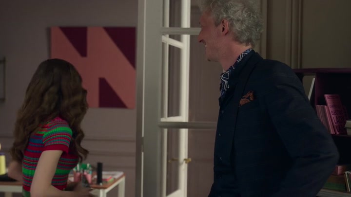 Emily_in_Paris_S02E01_WEBRip_x264-ION10_1131.jpg