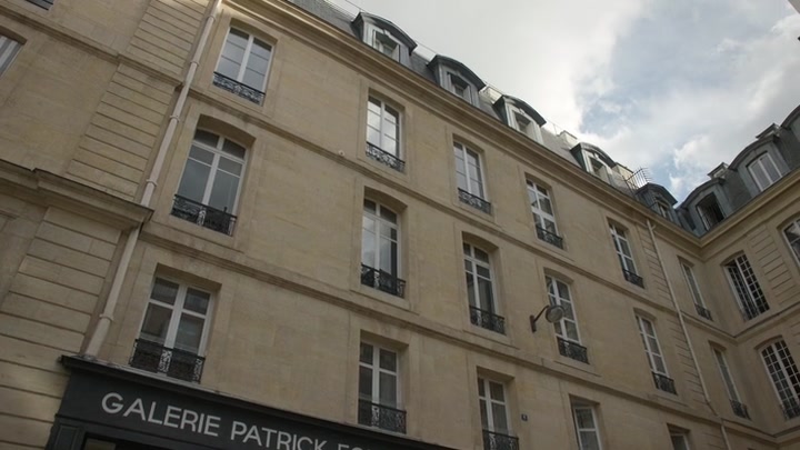 Emily_in_Paris_S02E01_WEBRip_x264-ION10_1138.jpg