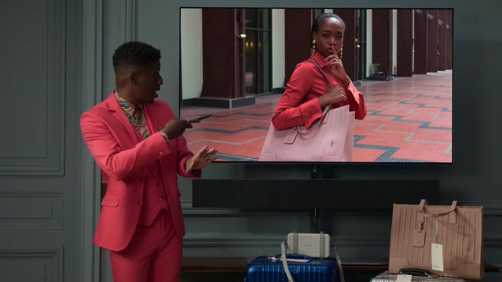 Emily_in_Paris_S02E01_WEBRip_x264-ION10_1157.jpg