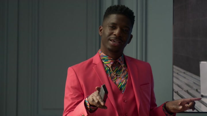 Emily_in_Paris_S02E01_WEBRip_x264-ION10_1174.jpg