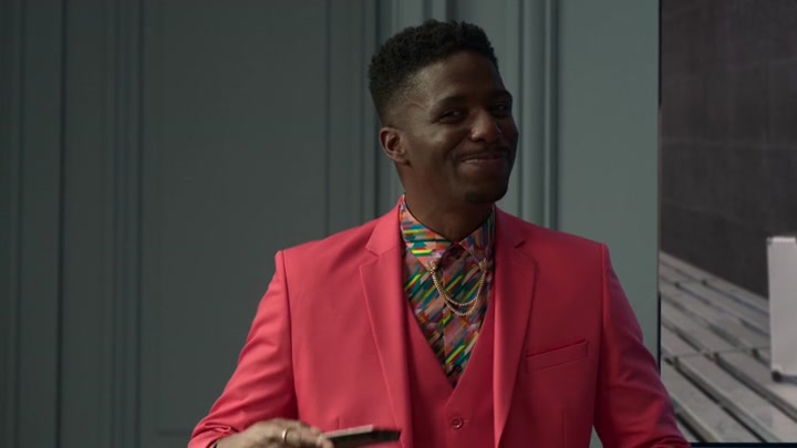 Emily_in_Paris_S02E01_WEBRip_x264-ION10_1187.jpg
