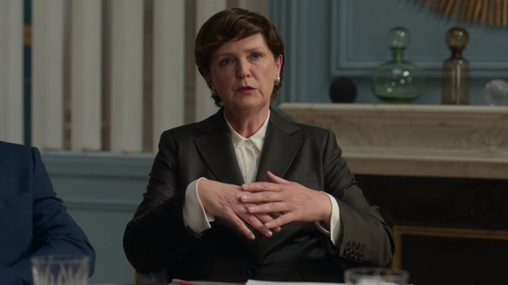 Emily_in_Paris_S02E01_WEBRip_x264-ION10_1208.jpg