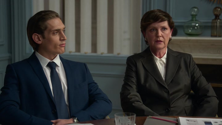 Emily_in_Paris_S02E01_WEBRip_x264-ION10_1232.jpg