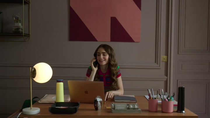 Emily_in_Paris_S02E01_WEBRip_x264-ION10_1282.jpg