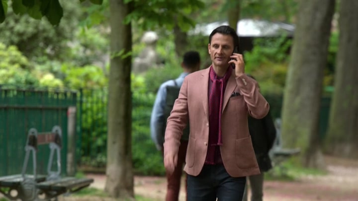 Emily_in_Paris_S02E01_WEBRip_x264-ION10_1296.jpg