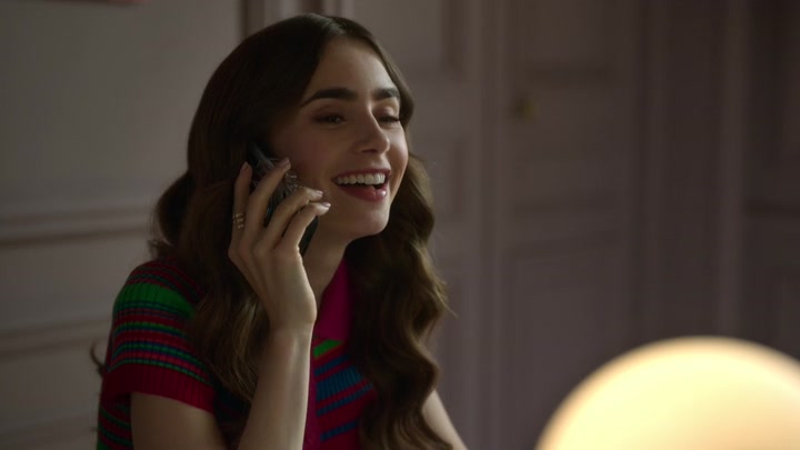 Emily_in_Paris_S02E01_WEBRip_x264-ION10_1323.jpg