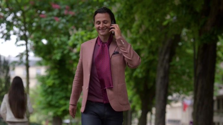 Emily_in_Paris_S02E01_WEBRip_x264-ION10_1332.jpg