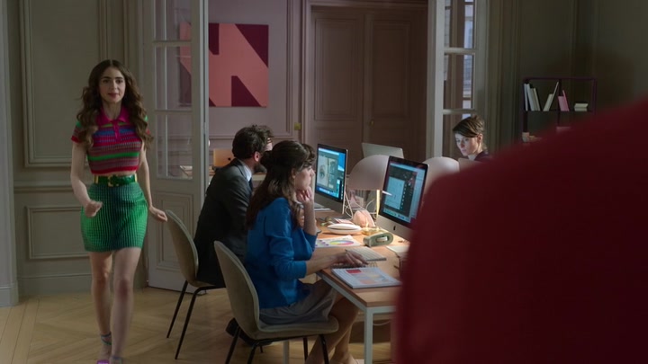 Emily_in_Paris_S02E01_WEBRip_x264-ION10_1345.jpg