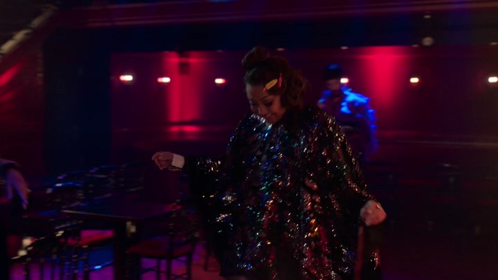 Emily_in_Paris_S02E01_WEBRip_x264-ION10_1399.jpg