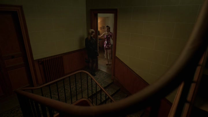 Emily_in_Paris_S02E01_WEBRip_x264-ION10_1436.jpg