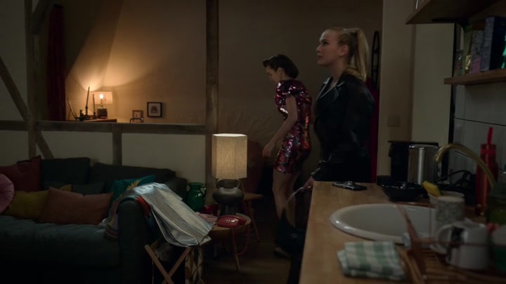 Emily_in_Paris_S02E01_WEBRip_x264-ION10_1444.jpg Emily_in_Paris_S02E01_WEBRip_x264-ION10_1444.jpg