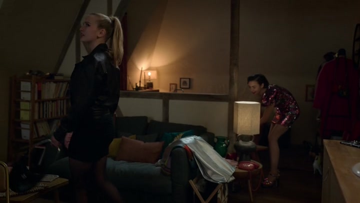 Emily_in_Paris_S02E01_WEBRip_x264-ION10_1449.jpg
