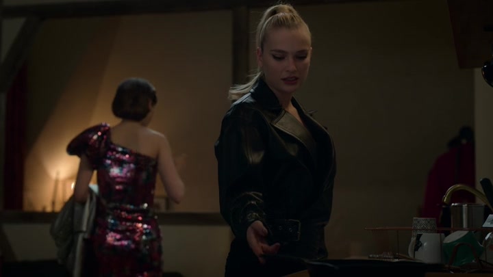 Emily_in_Paris_S02E01_WEBRip_x264-ION10_1475.jpg Emily_in_Paris_S02E01_WEBRip_x264-ION10_1475.jpg