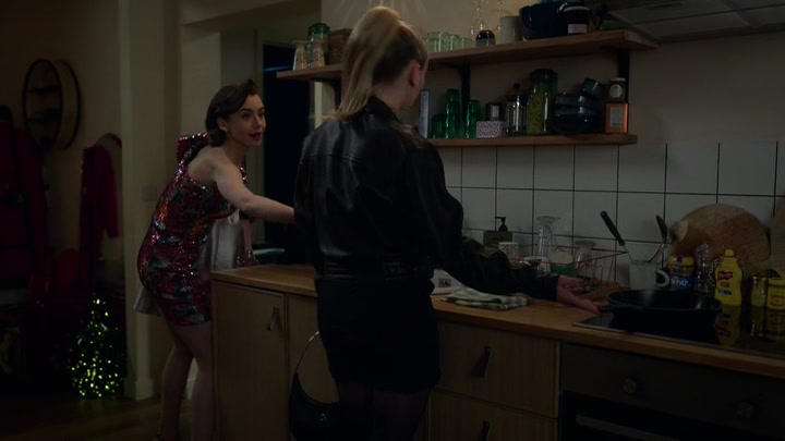 Emily_in_Paris_S02E01_WEBRip_x264-ION10_1482.jpg Emily_in_Paris_S02E01_WEBRip_x264-ION10_1482.jpg