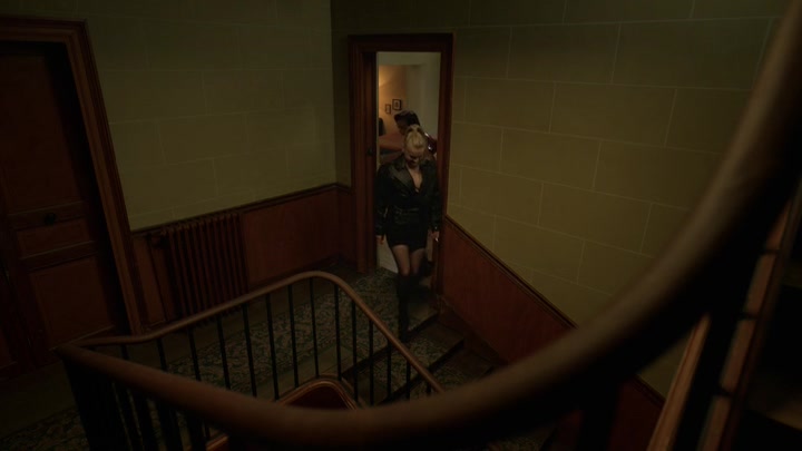 Emily_in_Paris_S02E01_WEBRip_x264-ION10_1488.jpg