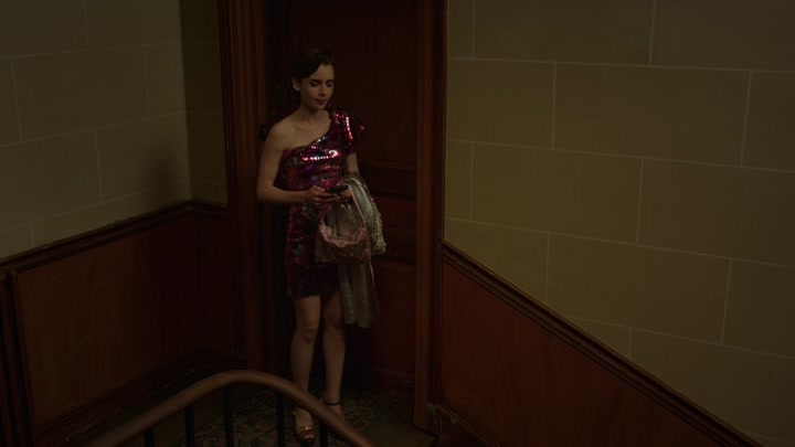 Emily_in_Paris_S02E01_WEBRip_x264-ION10_1501.jpg