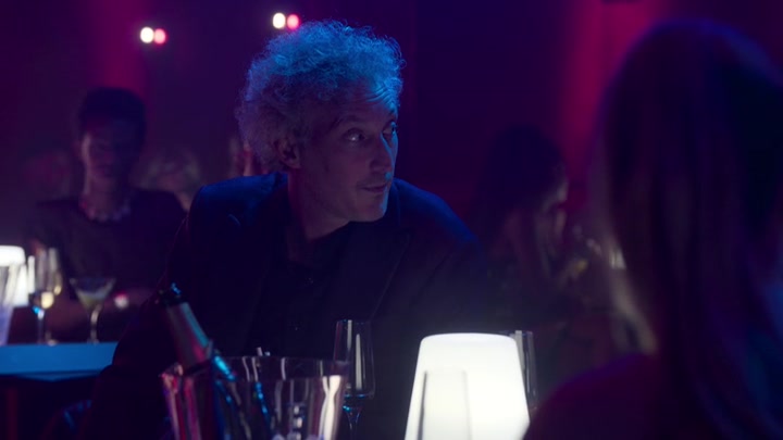 Emily_in_Paris_S02E01_WEBRip_x264-ION10_1534.jpg