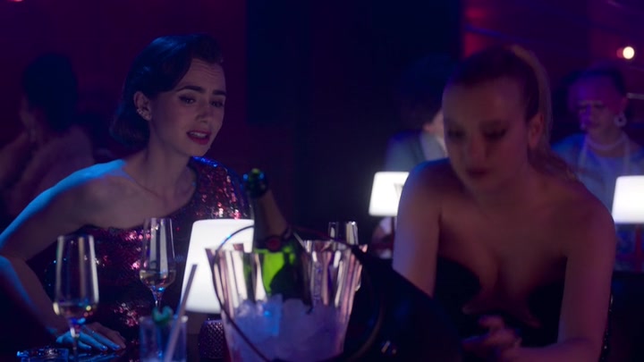 Emily_in_Paris_S02E01_WEBRip_x264-ION10_1541.jpg