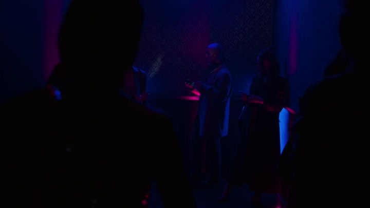 Emily_in_Paris_S02E01_WEBRip_x264-ION10_1561.jpg