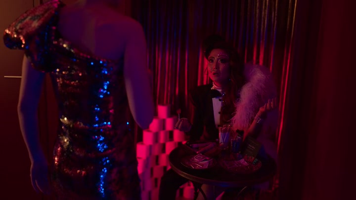 Emily_in_Paris_S02E01_WEBRip_x264-ION10_1577.jpg