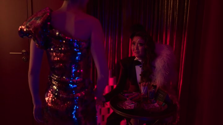 Emily_in_Paris_S02E01_WEBRip_x264-ION10_1594.jpg
